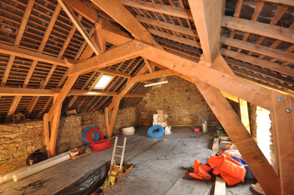 Artisan RGE pour rénovation écologique de maison en pierre traditionnelle  